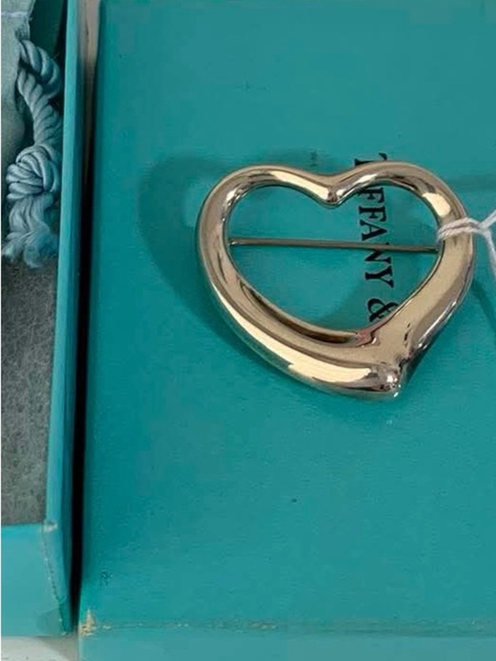 Tiffany & Co. Open Heart Brooch in Shiny Silver